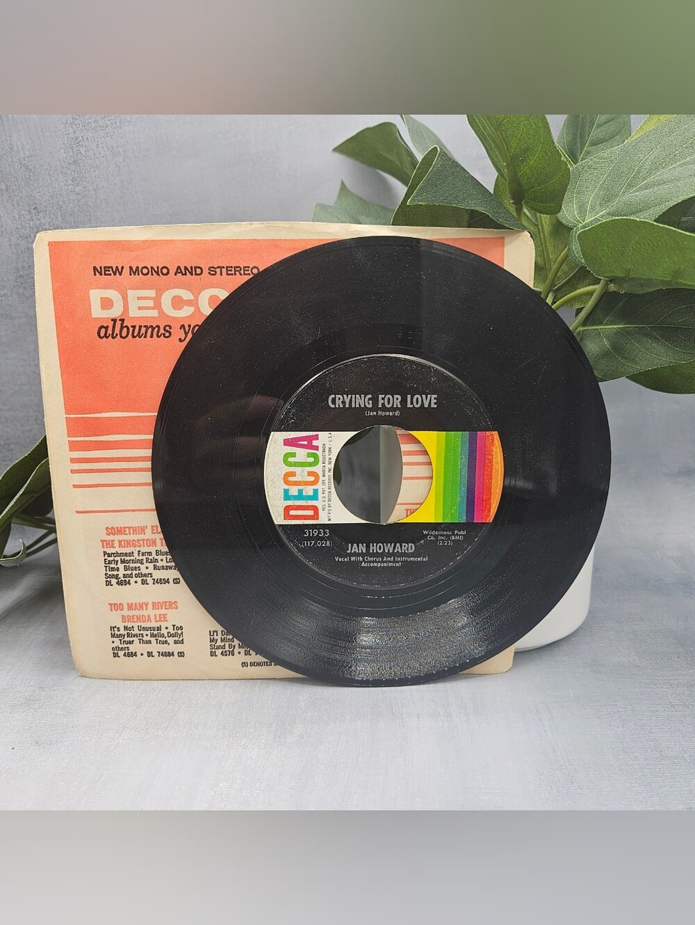 45 RPM vinyl record by Jan Howard, featuring "Crying for Love" on the Decca labe